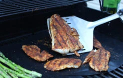 Grillight Giant Spatula And Light -Barbecue Equipment Store Giant Spatula with food 2 08970.1687022584.1500.1500