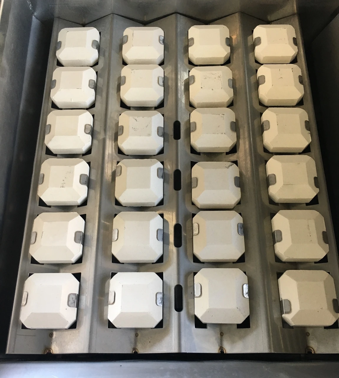 Sedona By Lynx L700 42" Built-in Grill - 3 Stainless Burners 4 Sedona By Lynx L700 42" Built-in Grill - 3 Stainless Burners - Image 4