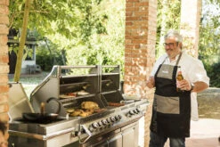 Napoleon Prestige PRO 825 Portable Grill On Cart -Barbecue Equipment Store pro825 lifestyle13 08509.1591032201.1500.1500